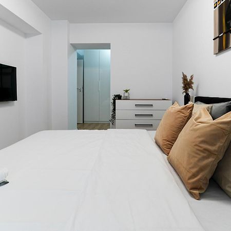 Sandra - Park-View Apt With Balcony & Parking Bucureşti Ngoại thất bức ảnh