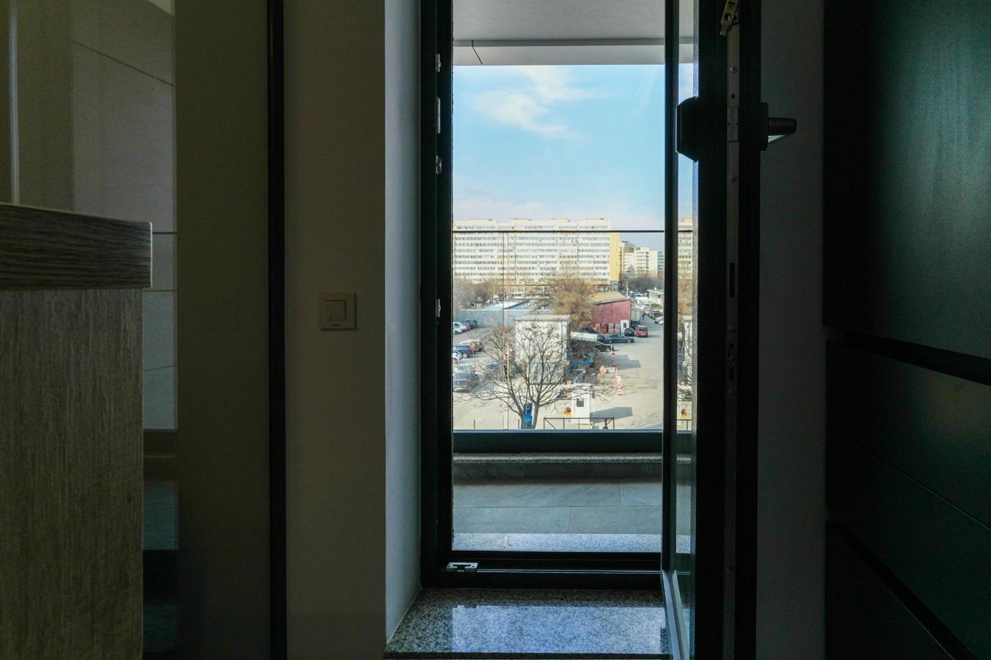 Sandra - Park-View Apt With Balcony & Parking Bucureşti Ngoại thất bức ảnh