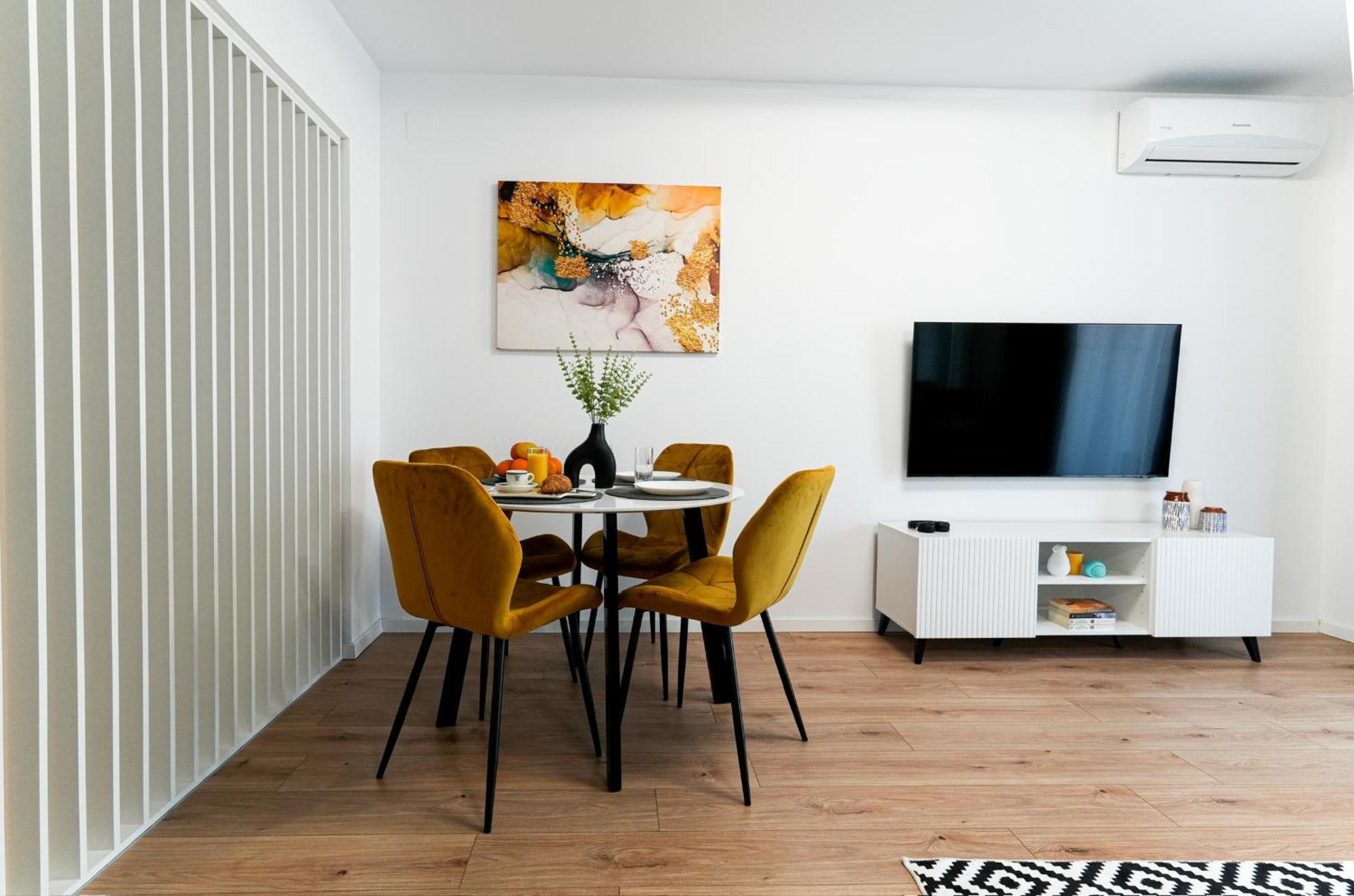 Sandra - Park-View Apt With Balcony & Parking Bucureşti Ngoại thất bức ảnh